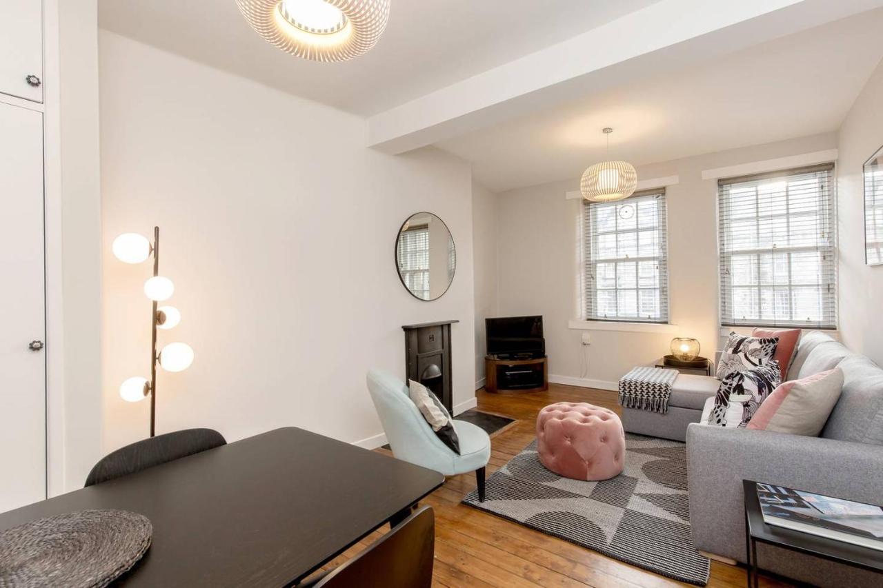 Altido Unique & Stylish Grassmarket Apt - Close To Castle 에든버러 외부 사진