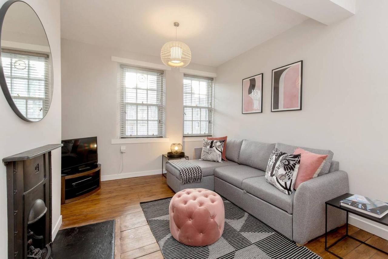 Altido Unique & Stylish Grassmarket Apt - Close To Castle 에든버러 외부 사진